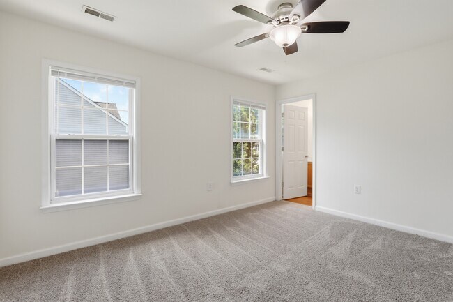 Building Photo - 10 Crabapple Ct