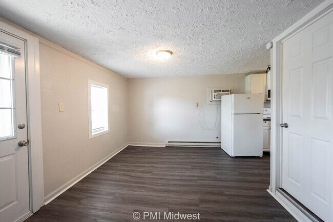 Building Photo - "Charming 1-Bedroom Retreat in Greenfield – Cozy 400 sqft Haven!"