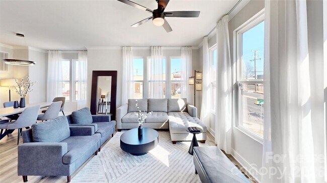 Building Photo - 3606 S Tryon St