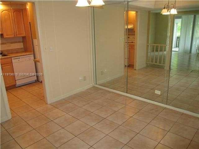 Building Photo - 3710 Inverrary Dr