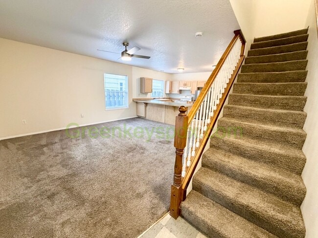 Building Photo - Muliti-level 2 Bedroom 2 Bath Townhouse in St.Johns