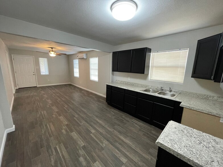 Building Photo - 676 W Robertson St