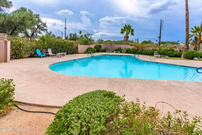 Building Photo - 2549 N Palo Santo Dr
