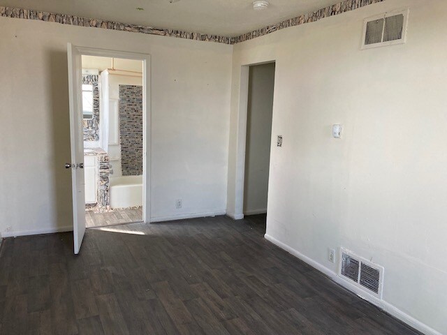 Building Photo - 375 N Walnut St