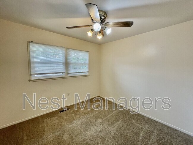 Building Photo - 717 Rockwood Dr