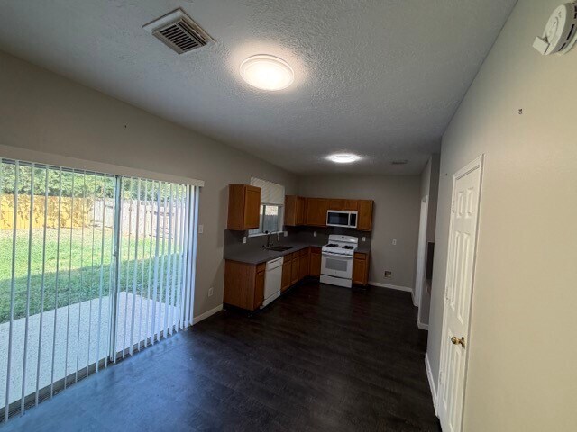 Building Photo - 22018 Willow Shadows Dr