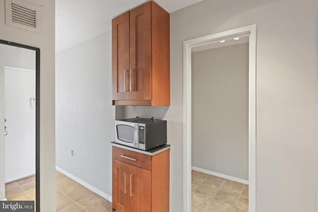 Building Photo - 801 N Pitt St