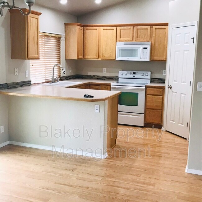Building Photo - 72 N Pleasant Hill Dr