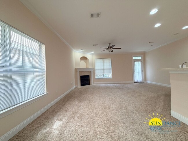 Building Photo - Natural Light Filled end unit 2-Story 3BR Niceville Home!