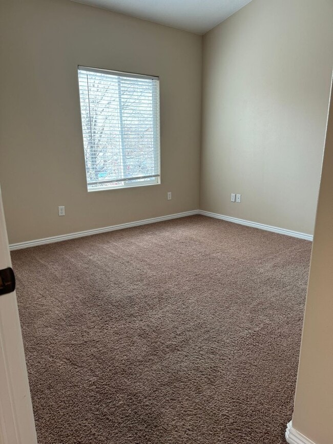 Building Photo - Condominium with Clubhouse: includes POOL and WORKOUT ROOM