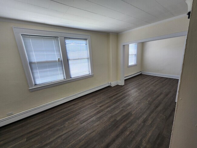 Building Photo - 432 Broad Ave