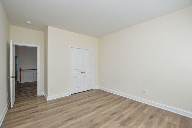 Building Photo - 9020 Ladys Secret Dr