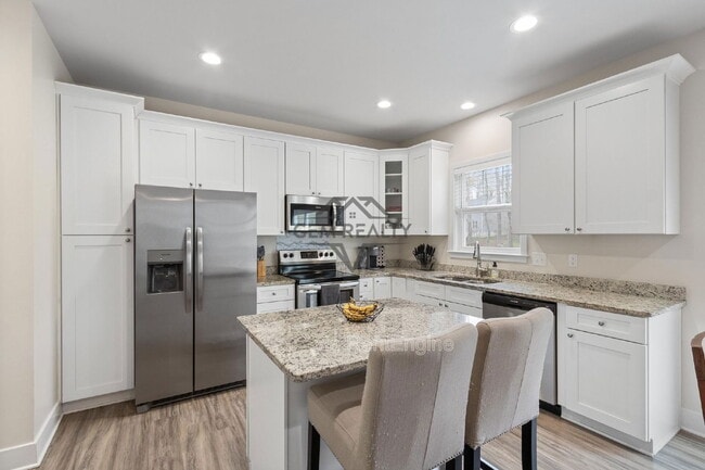 Building Photo - 102 Monroe St