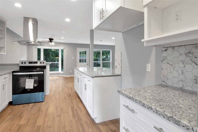 Building Photo - 12811 Golden Tee Ln