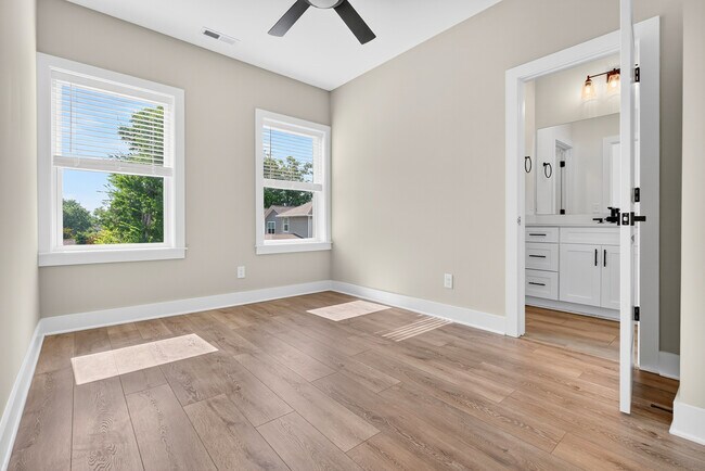 Building Photo - 409 Lellyett St