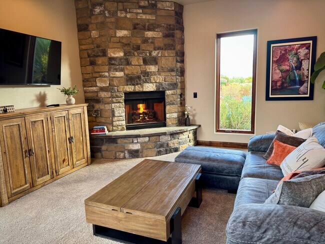 Building Photo - Furnished 3 Bedroom Entrada Home!!