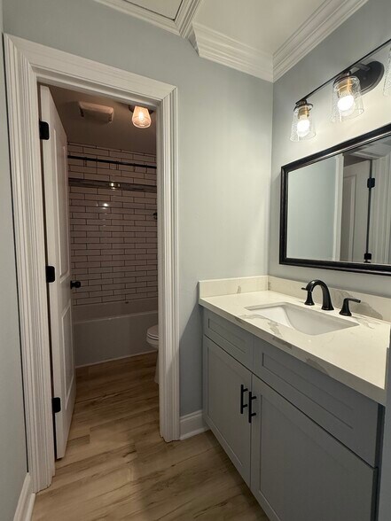 Building Photo - 619 Lavoisier St