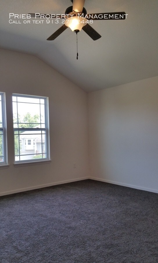 Building Photo - 2134 W Forest Dr