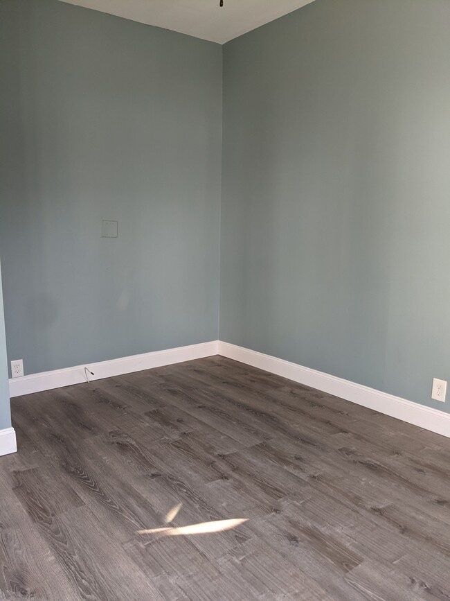 Building Photo - 15 Plandome Pl