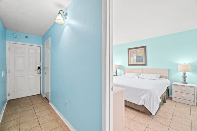 Building Photo - 8743 Thomas Dr