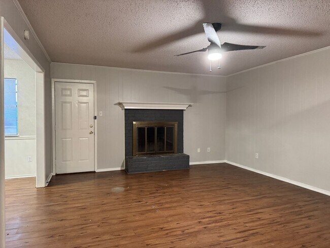 Building Photo - 405 Cypress Cir