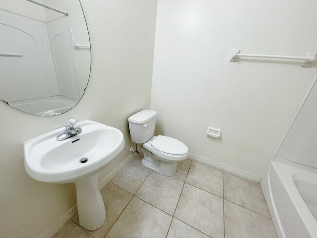 Building Photo - Great 3bed/2.5bath Rental Opportunity in T...