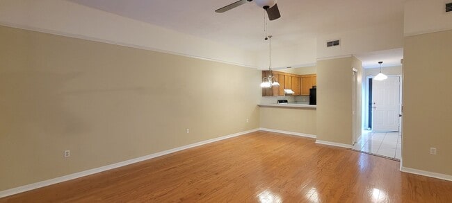 Building Photo - 2/2.5 Townhome Mile Run