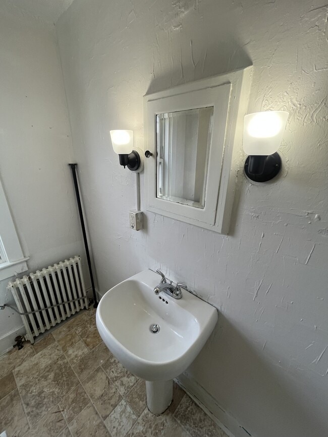 Building Photo - 450 New Dorwart St