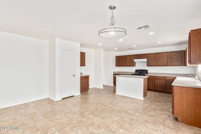 Building Photo - Spacious 3 bed, 2.5 bath in Maricopa