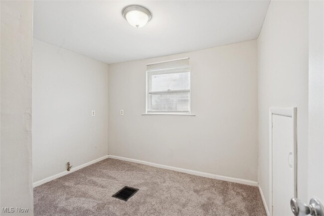 Building Photo - 2302 Saratoga Ave