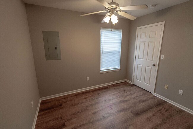 Building Photo - 4004 Snowy Owl Dr