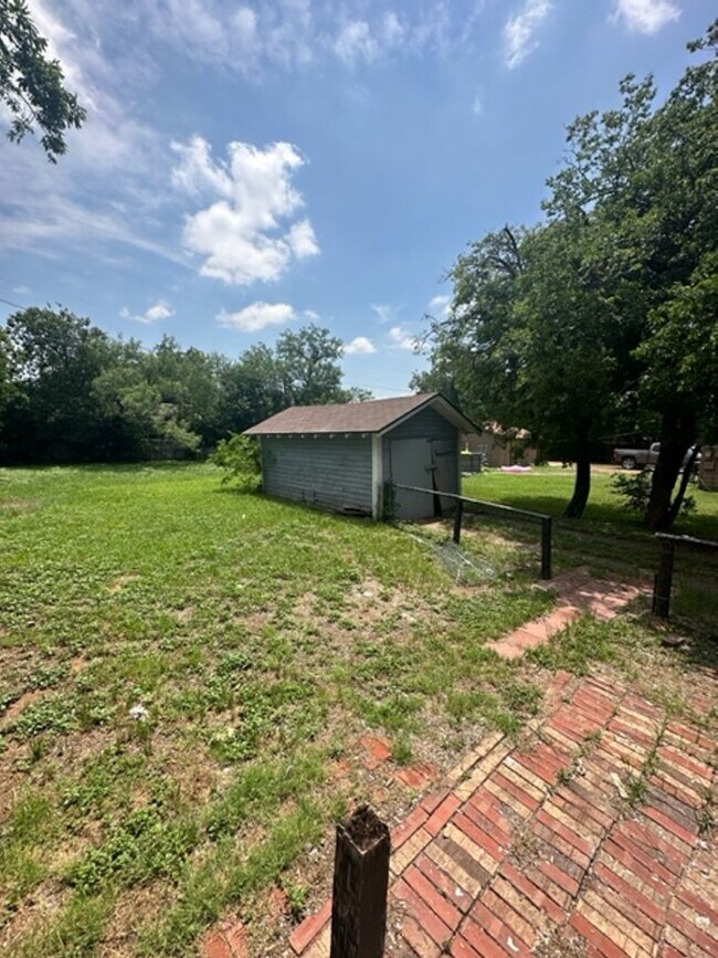 Building Photo - 1425 Chestnut St