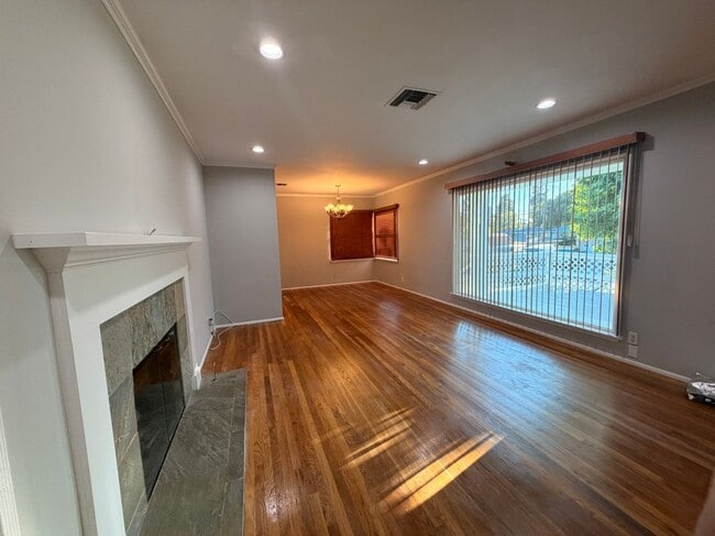 Building Photo - 2404 Wetherhead Dr