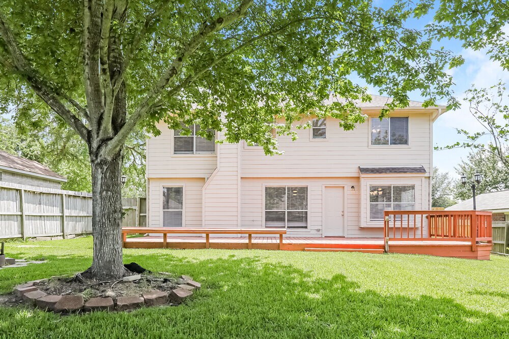 Building Photo - 10410 Enchanted