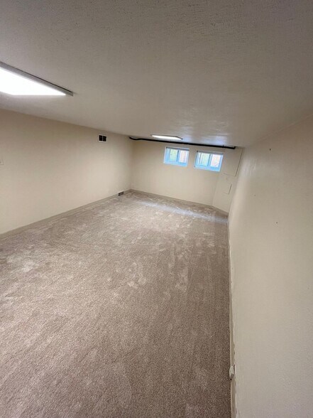 Building Photo - 934 8th St