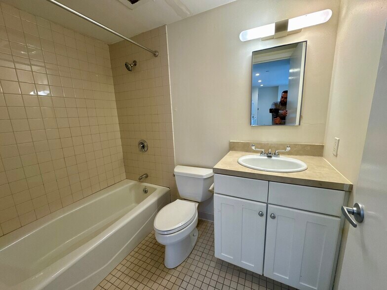 Building Photo - 42 Boylston St