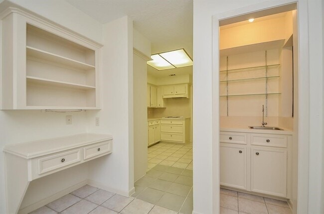 Building Photo - 4811 Wind Chimes Dr