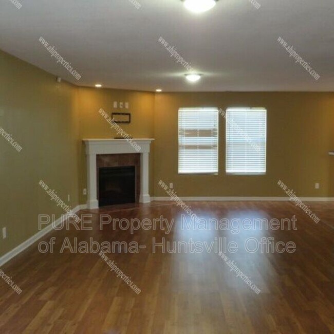 Building Photo - 3312 Lakeland Dr SW