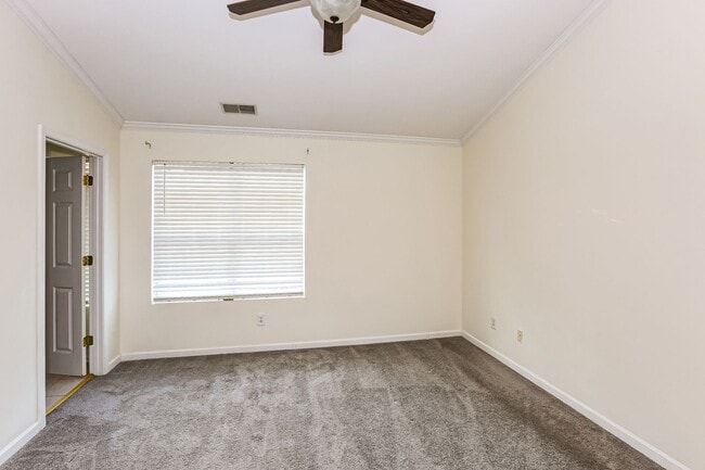 Building Photo - Beautiful Townhome Available for Rent