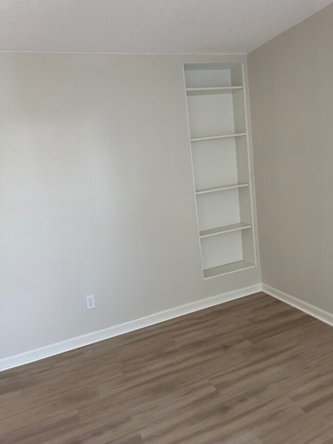 Building Photo - 3891 Almon Dr