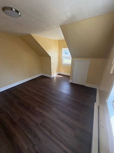 Building Photo - 1208 Daniels Ave