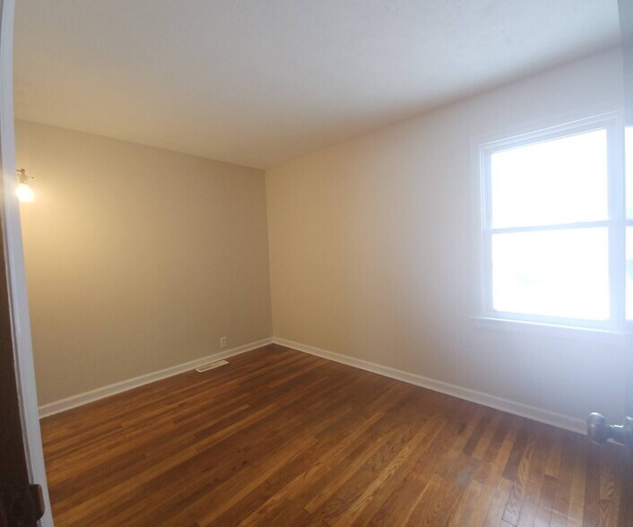 Building Photo - 7901 Elm St