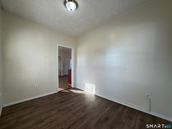 Building Photo - 468 Noble Ave