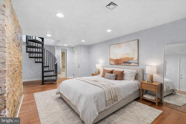 Building Photo - 1712 W Girard Ave