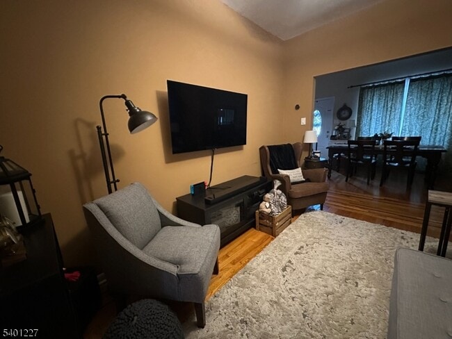 Building Photo - 18 Hilton St