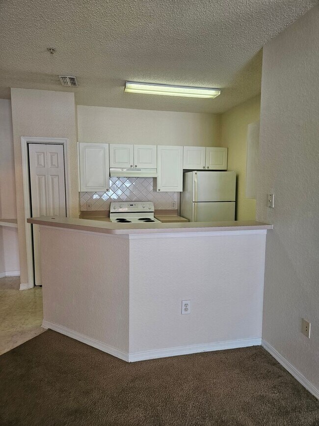 Building Photo - Beautiful First Floor, 1 Bedroom, 1 Bath, corner unit for rent in the Enclave of New Tampa