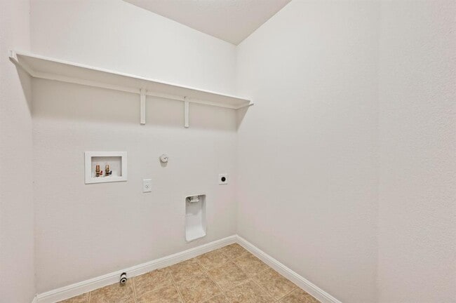 Building Photo - 5809 Needle Nook Ct