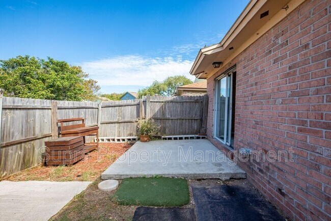 Building Photo - 2548 Americas Cup Cir E