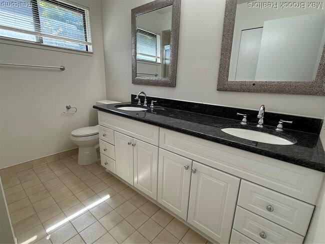 Building Photo - 6560 Ridgefield Cir
