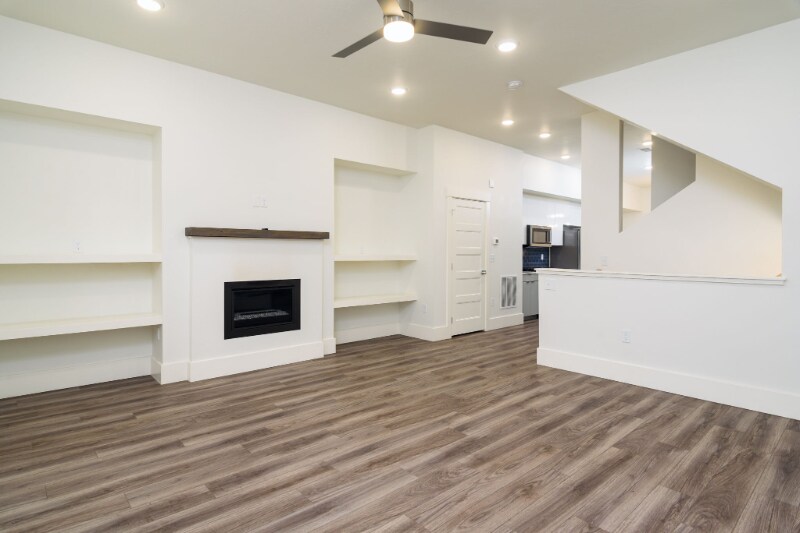 Building Photo - 2739 W Stewart Ave